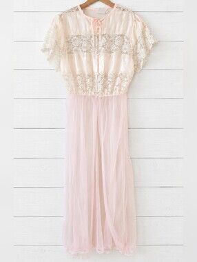 Vintage Undercover Wear Pale Pink Ivory Lace Button Pegnoir Robe Size L